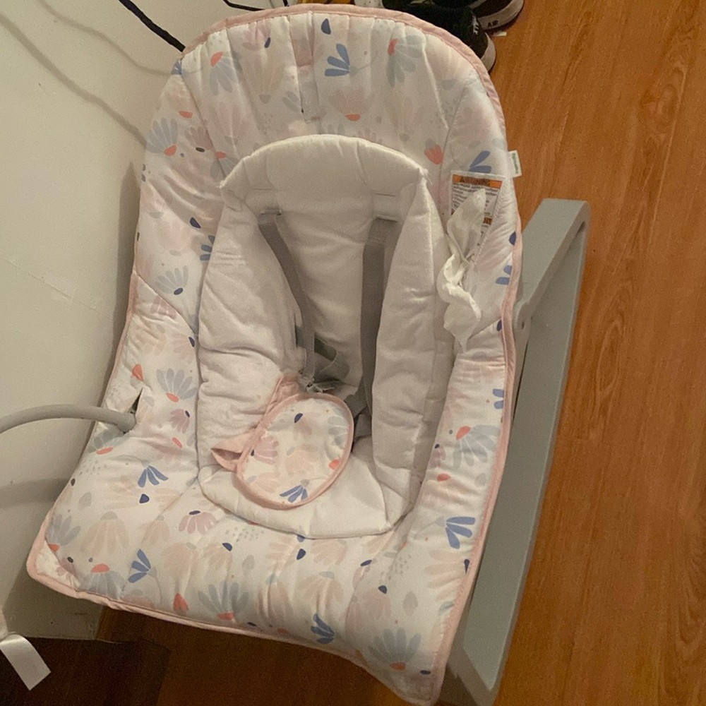 Baby chair pink used 1 Time. Any size baby